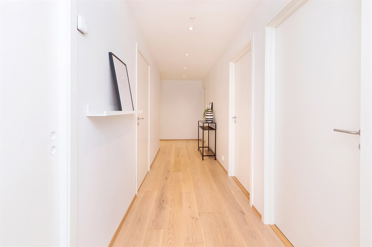 Downlights i himlingen i hallen Galleribilde