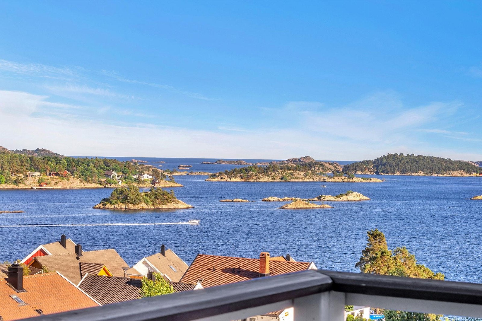 Utsikt mot Amfenset og sjøen er unik bør oppleves. Galleribilde