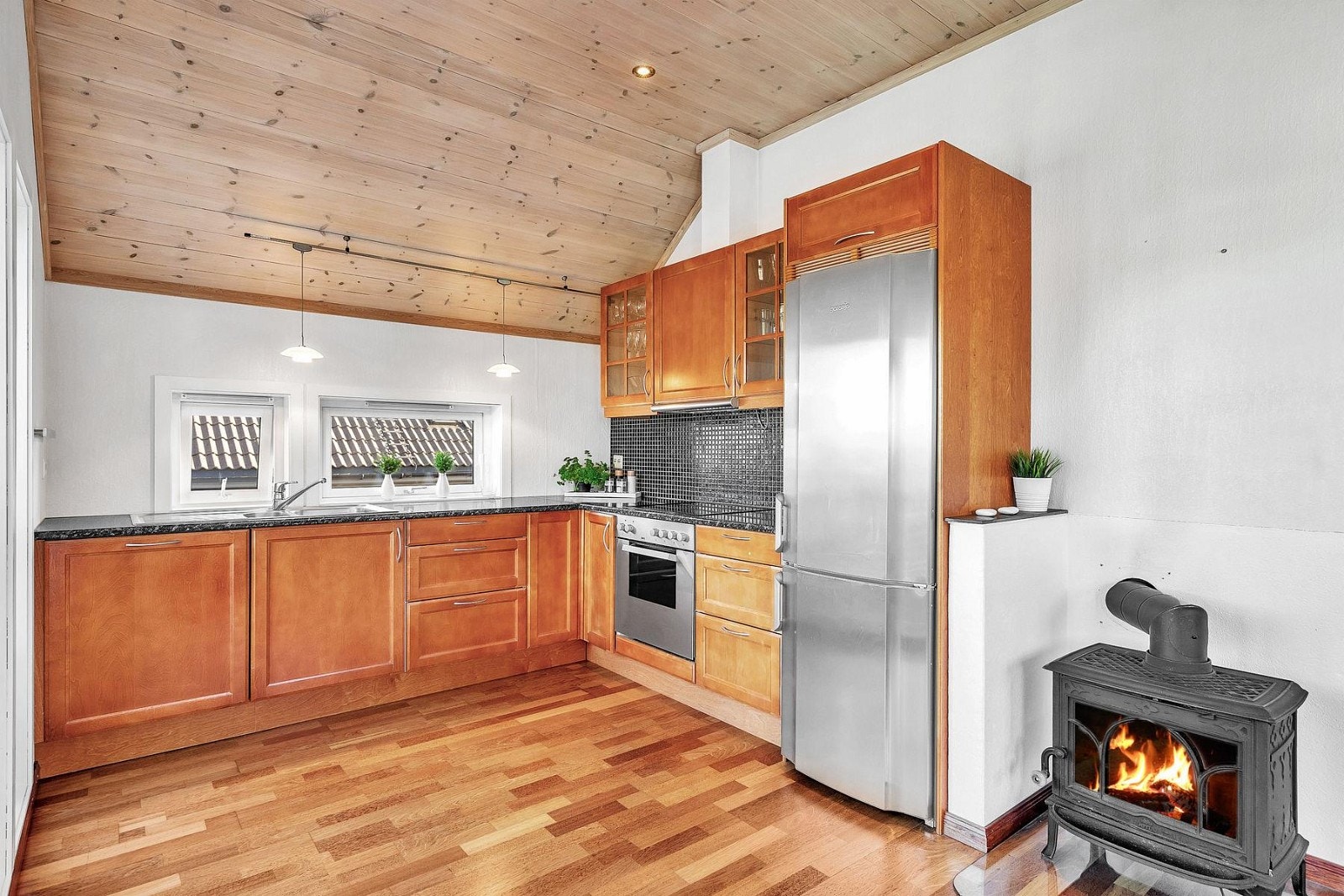 Det satt inn vedovn i leiligheten. Galleribilde