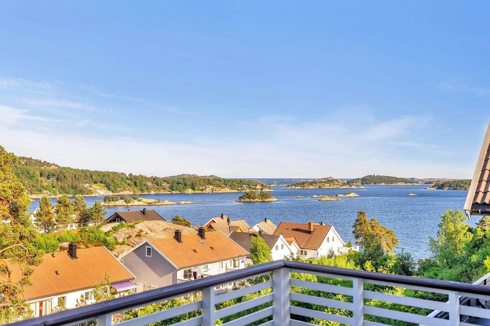 Velkommen! Lys og trivelig leilighet/ halvpart av tomannsbolig med fantastisk utsikt! Galleribilde