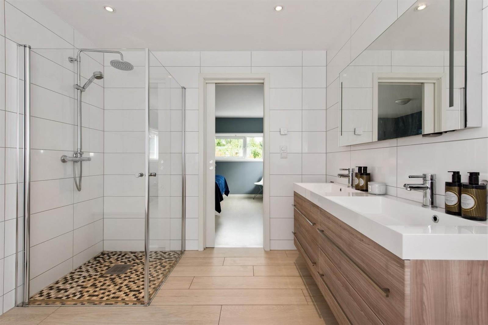 Bad i tilknytning til hovedsoverom. Galleribilde