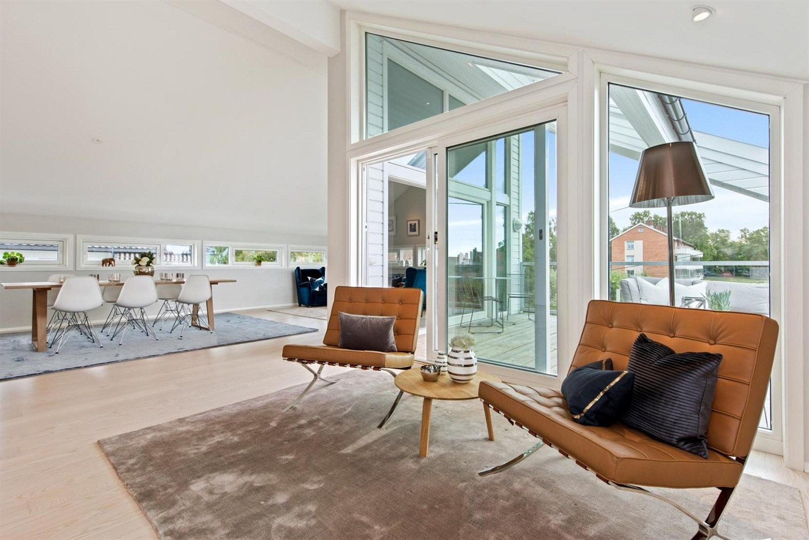 Eneboligen er delikat innredet. Galleribilde