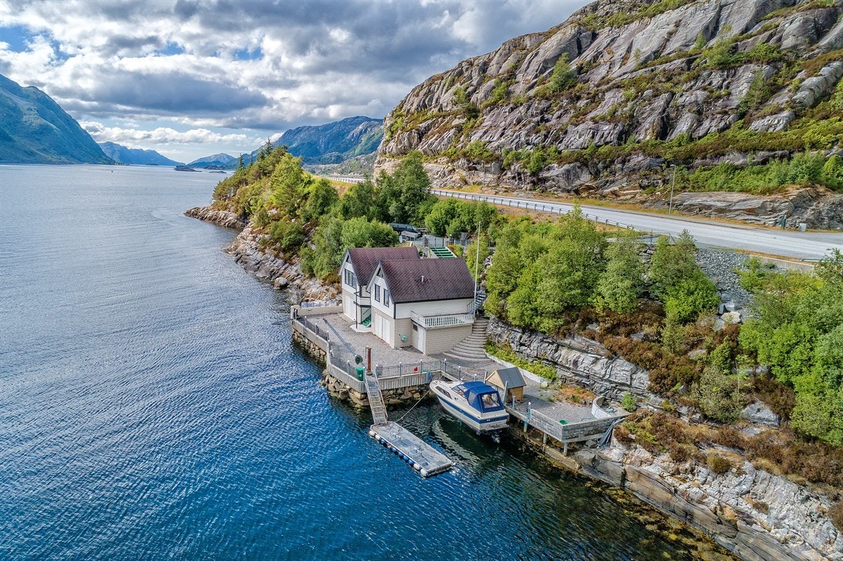 Velkommen til ein særeigen og spennande eigedom i Leirgulen Galleribilde