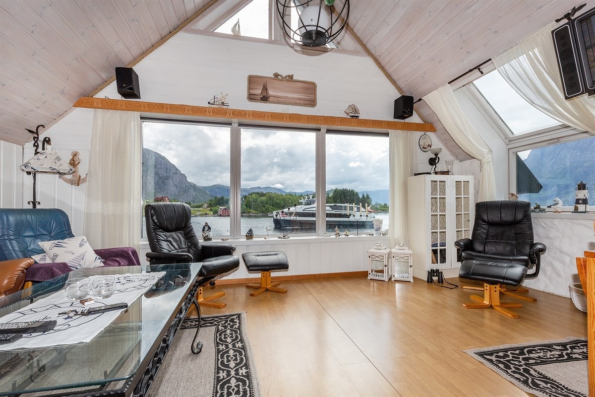 Stove med eventyrleg utsikt mot alt naturen har å by på Galleribilde