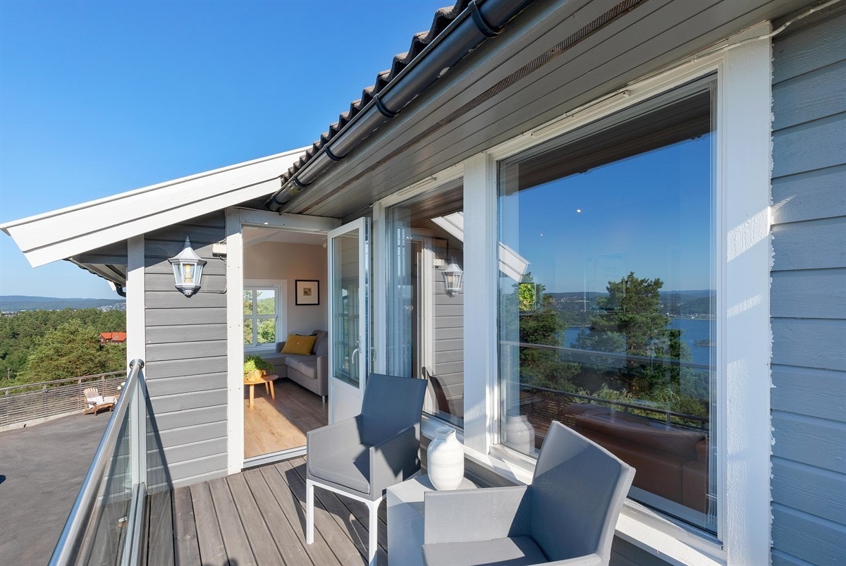 Veranda ut fra stuen med flott utsikt Galleribilde