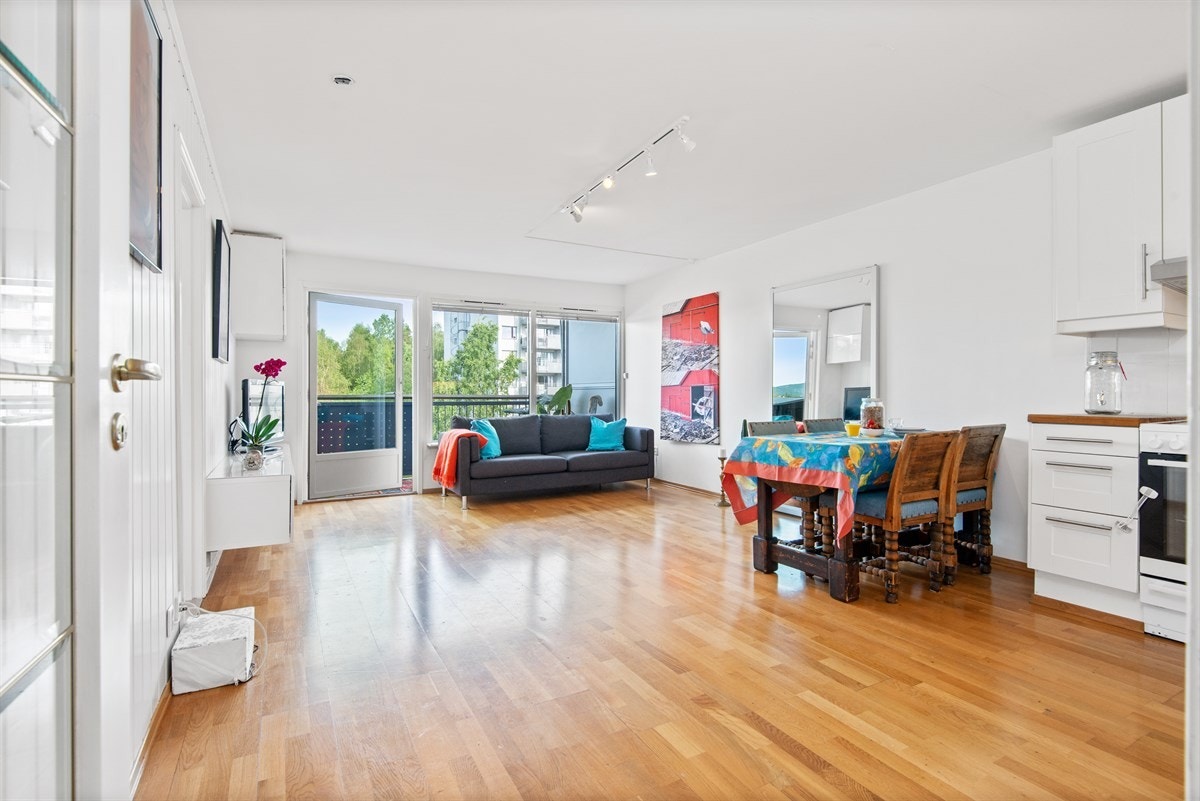 Leiligheten ligger i 7. etasje med heisadkomst til leilighetsplan. Galleribilde