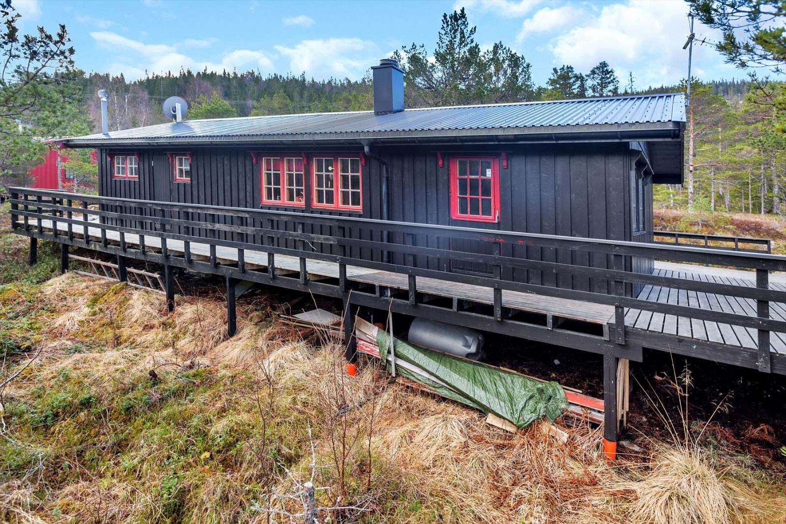 Terrasser rundt hytta, og utgang fra stue og soverom. Galleribilde