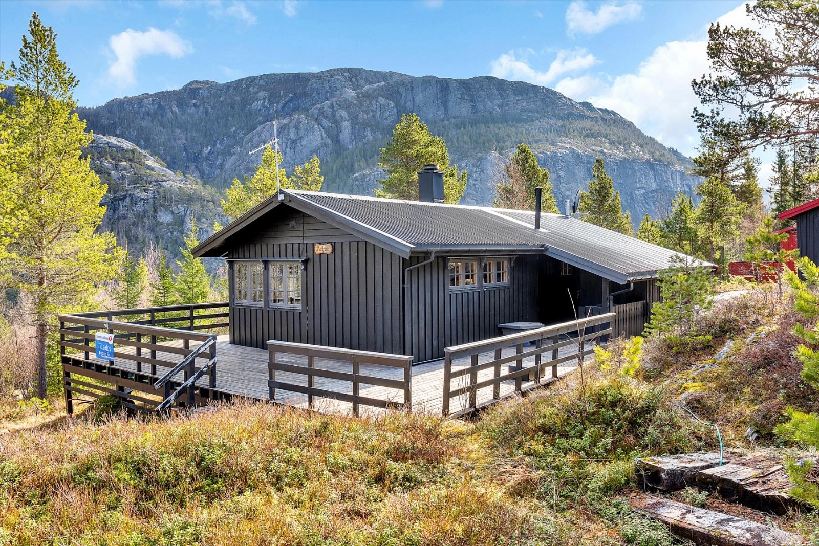 Terrasser omkring hytten. Galleribilde