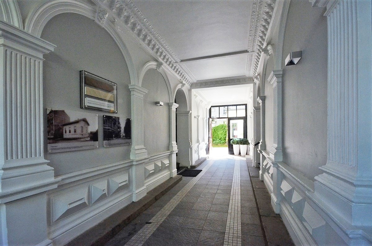 Tiltalende inngangsportal Galleribilde