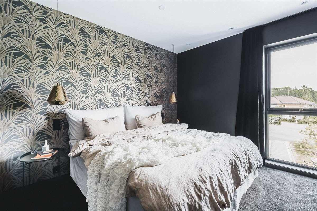 Fire soverom er samlet på én flate i andre etasje, inkludert et master bedroom på over 18 kvadratmeter. Galleribilde