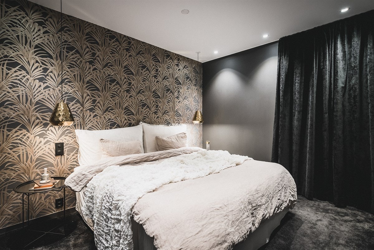 Har kan man stå opp til et heldekkende teppe som gjør gulvet behagelig å trå på. Galleribilde