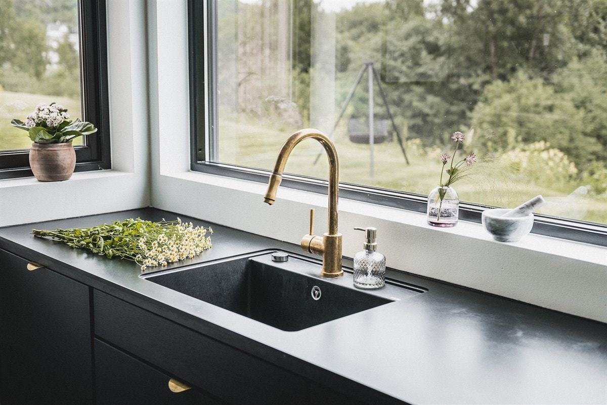 Legg merke til detaljene av messing som for øvrig er en rød tråd gjennom hele huset. Galleribilde