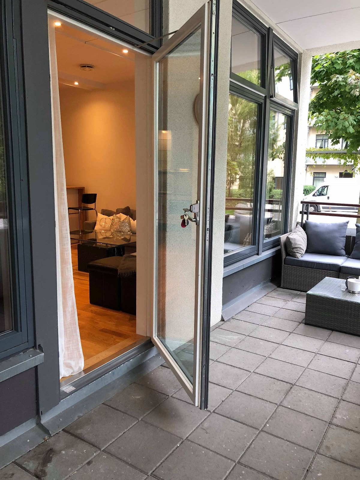 Utgang til balkong på 16 m3 Galleribilde