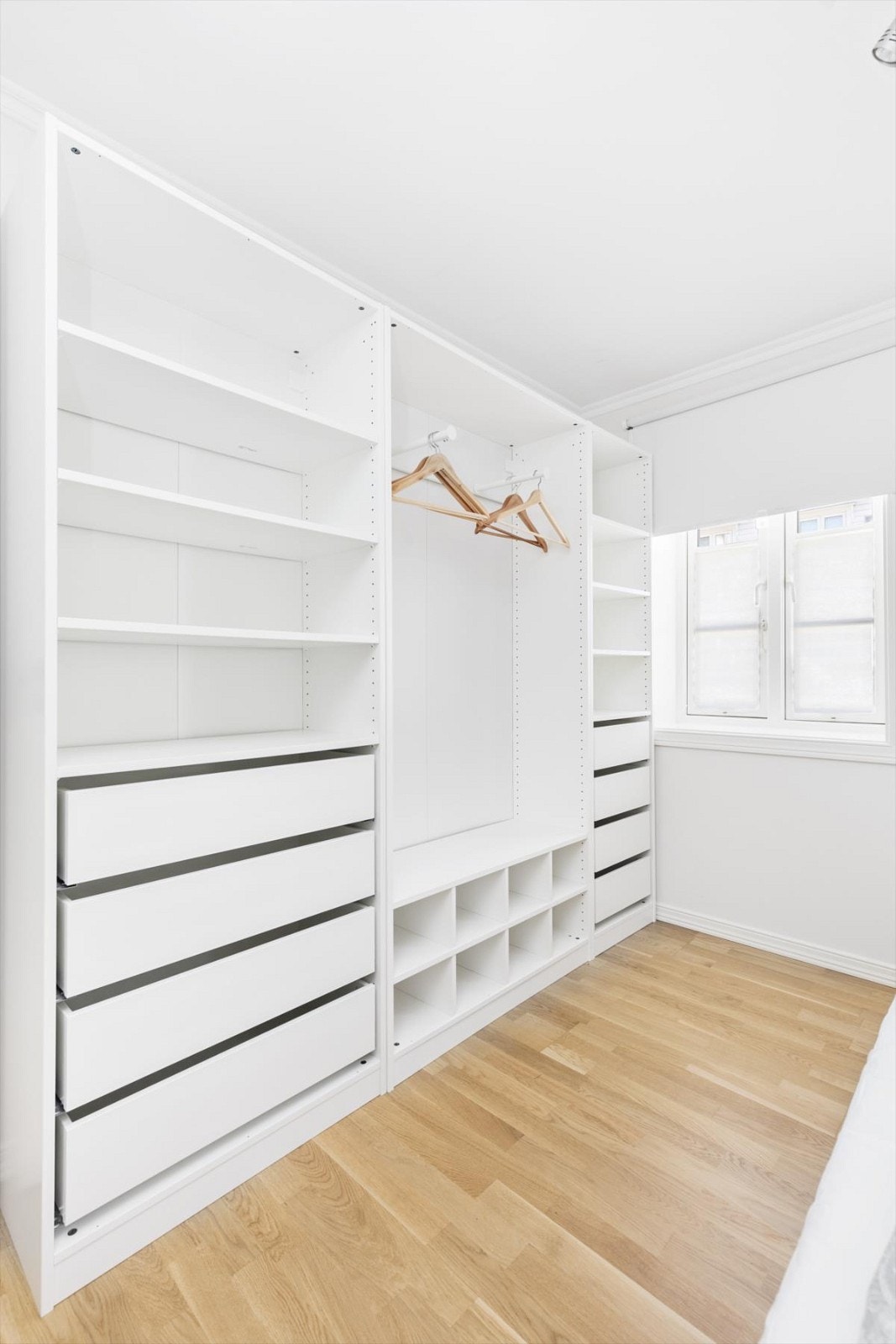 Garderobe. Galleribilde