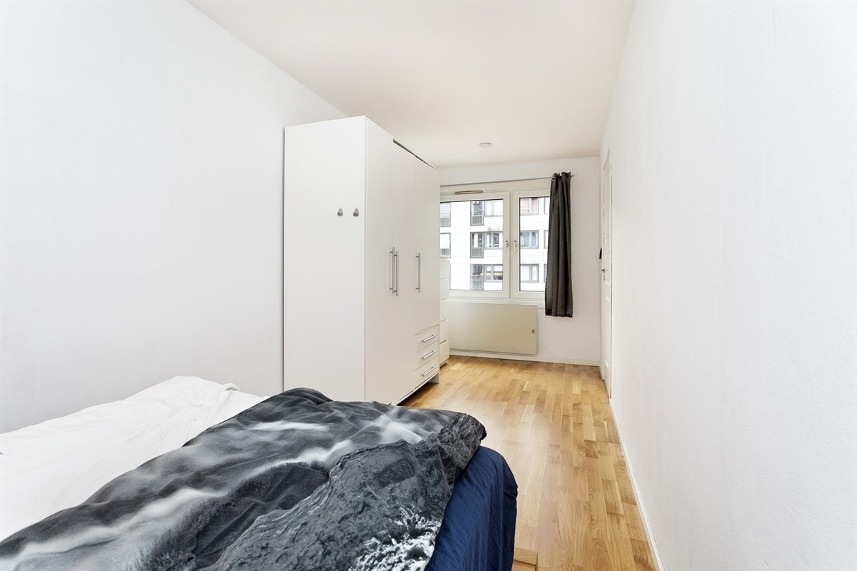 Stort og lyst soverom Galleribilde