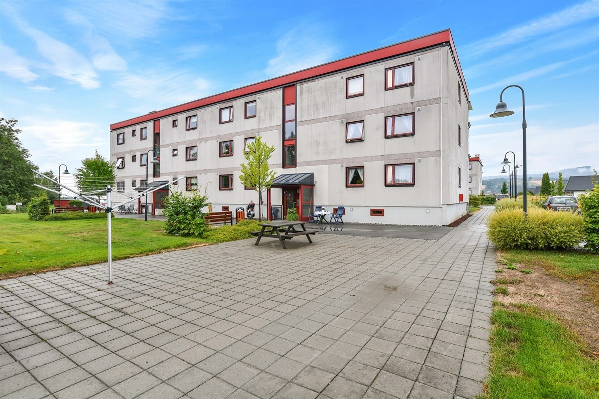 Felles sykkelparkering utenfor borettslaget. Galleribilde