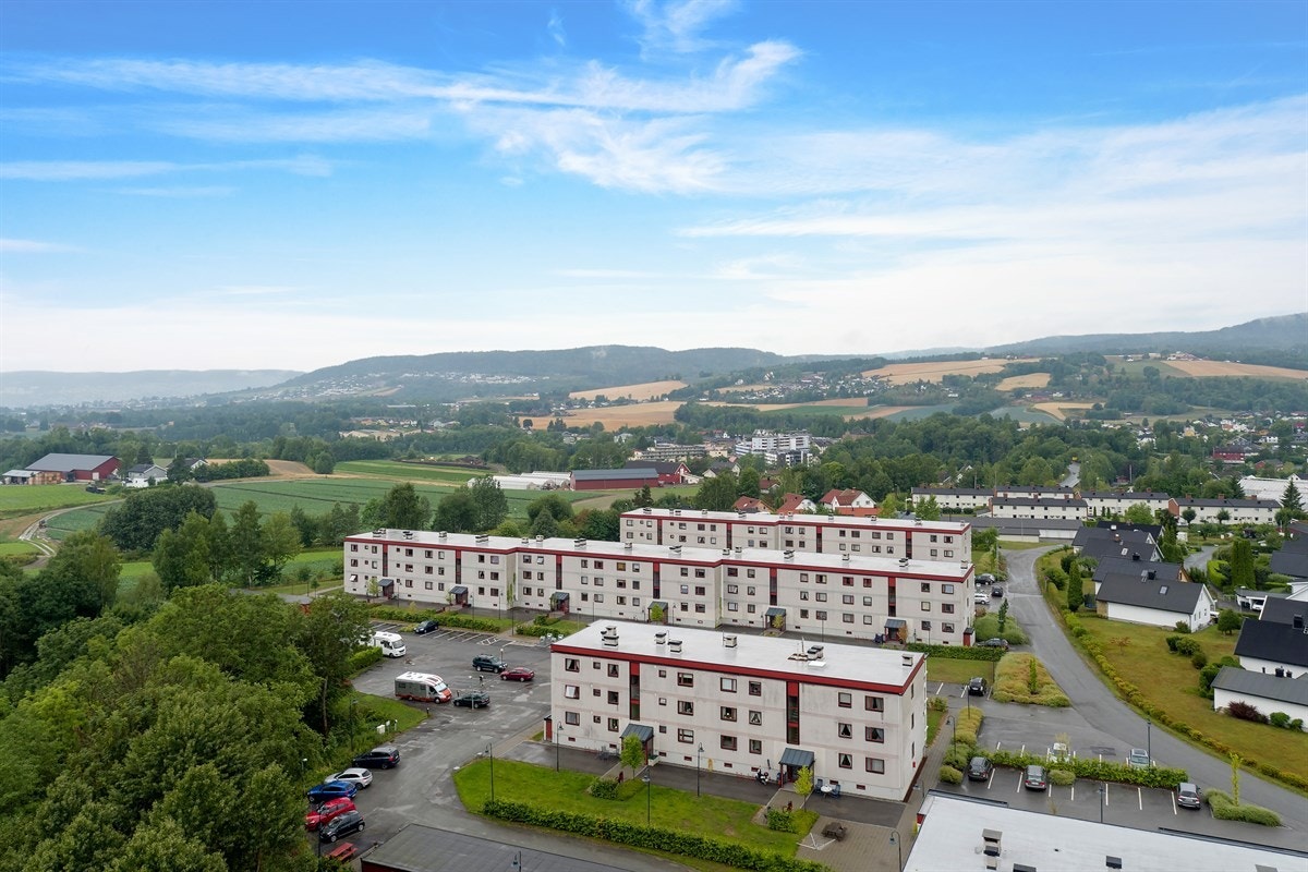 Legg gjerne turen til Finnemarka og Eiksetra. Eiksetra ligger ved Garsjø og er et flott utgangspunkt for turer innover i marka. Her er det skileikanlegg og flott lysløype. Galleribilde