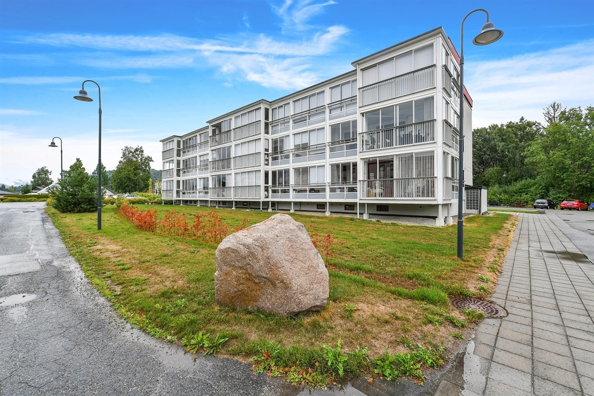 På nye Hegg skole er det anlagt en stor lekeplass. Galleribilde