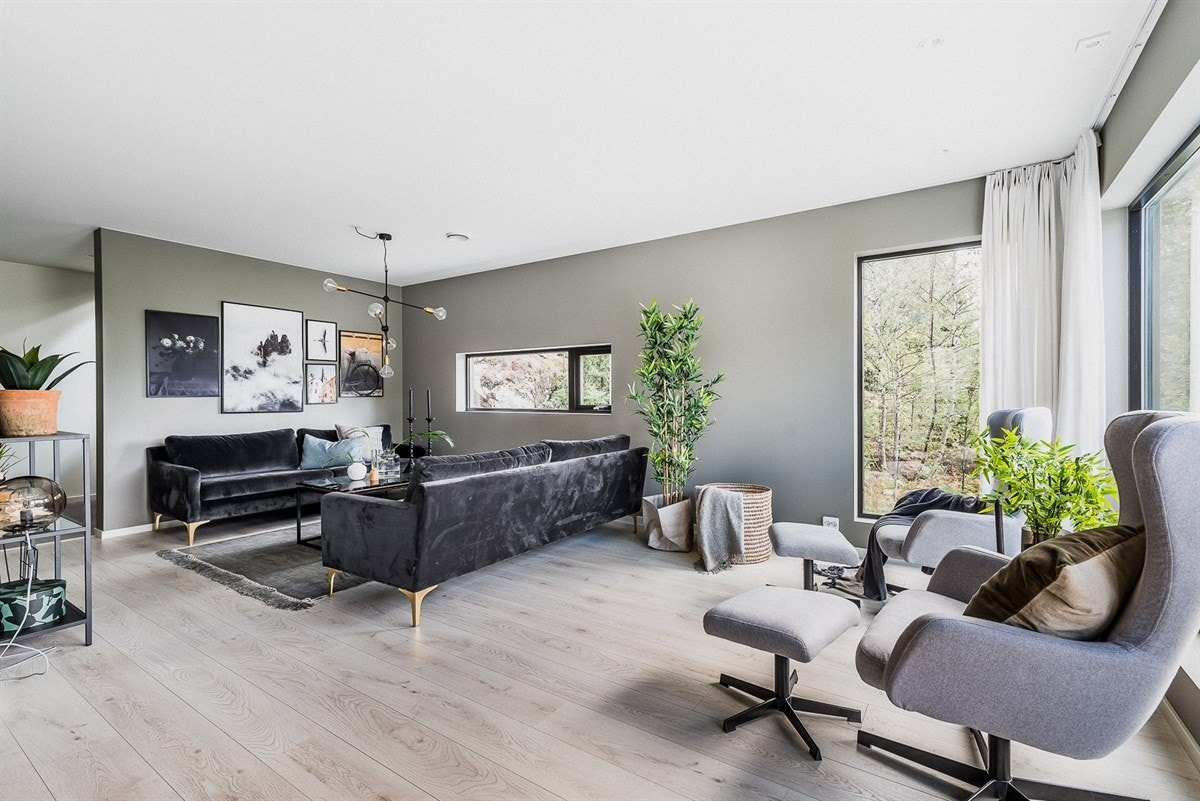 Hjemmet er bygget av ABC-Hus og har en familievennlig planløsning. Galleribilde