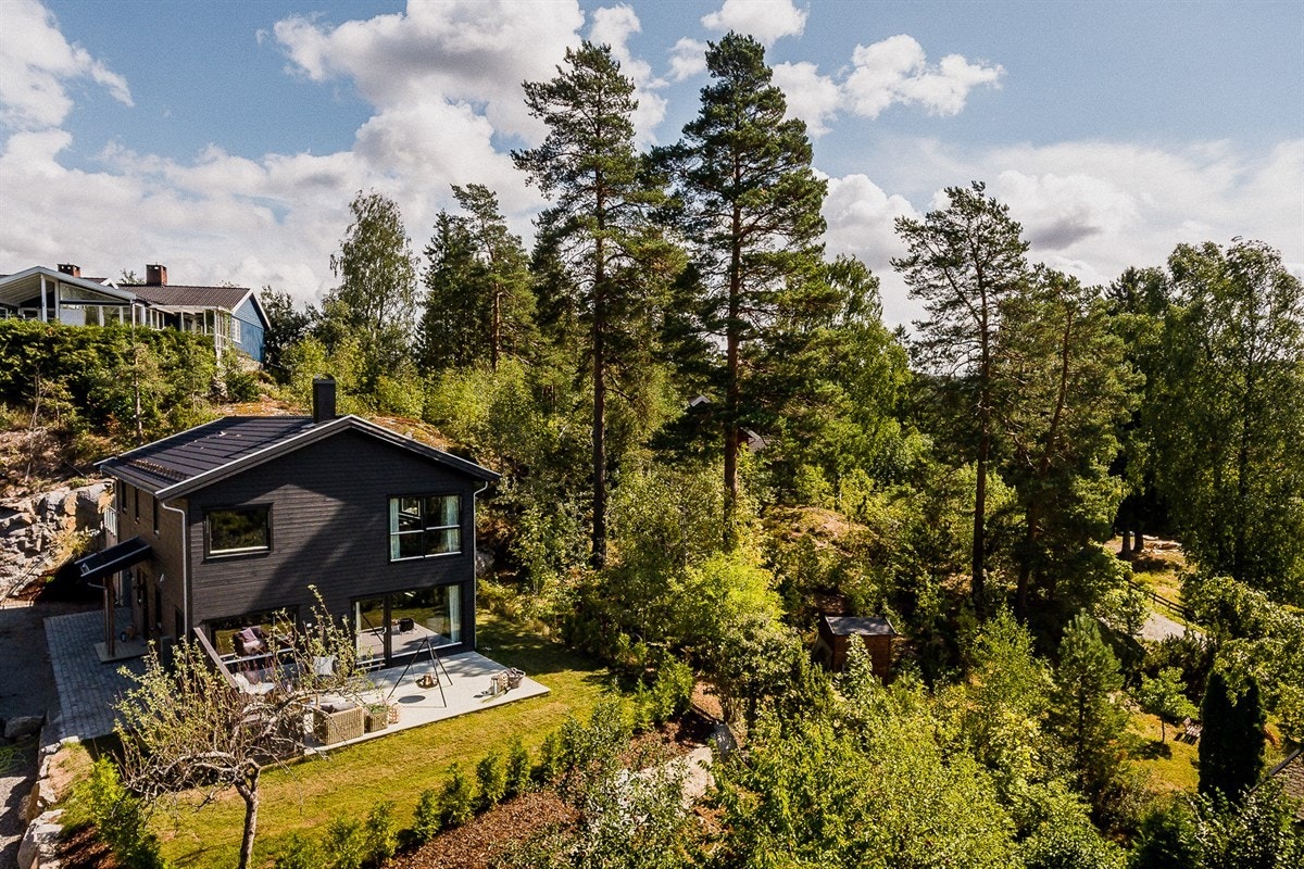 Sjøskogenfaret 8 B presenteres av daglig leder Bulent Yildirim v/ Boa Eiendomsmegling. Galleribilde