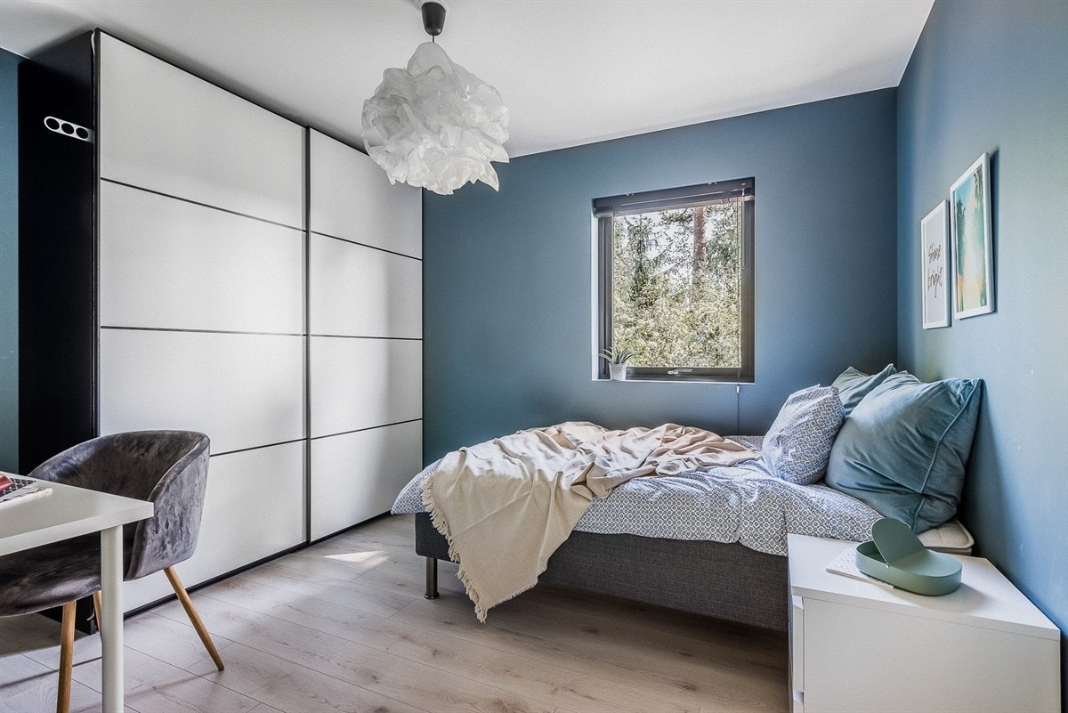 De tre øvrige soverommene er også av gode størrelser, og alle er malt i stilige farger. Galleribilde