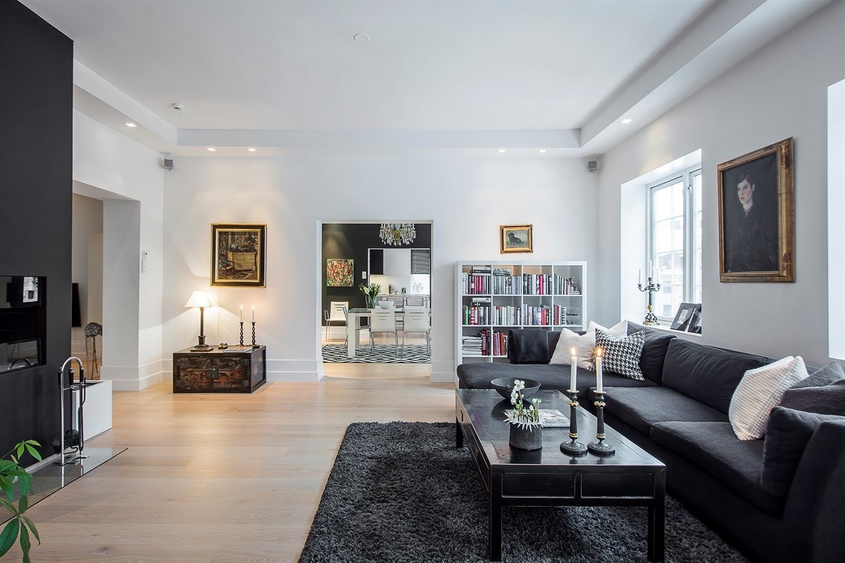 Meget gjennomført og delikat leilighet med parkering og balkonger Galleribilde