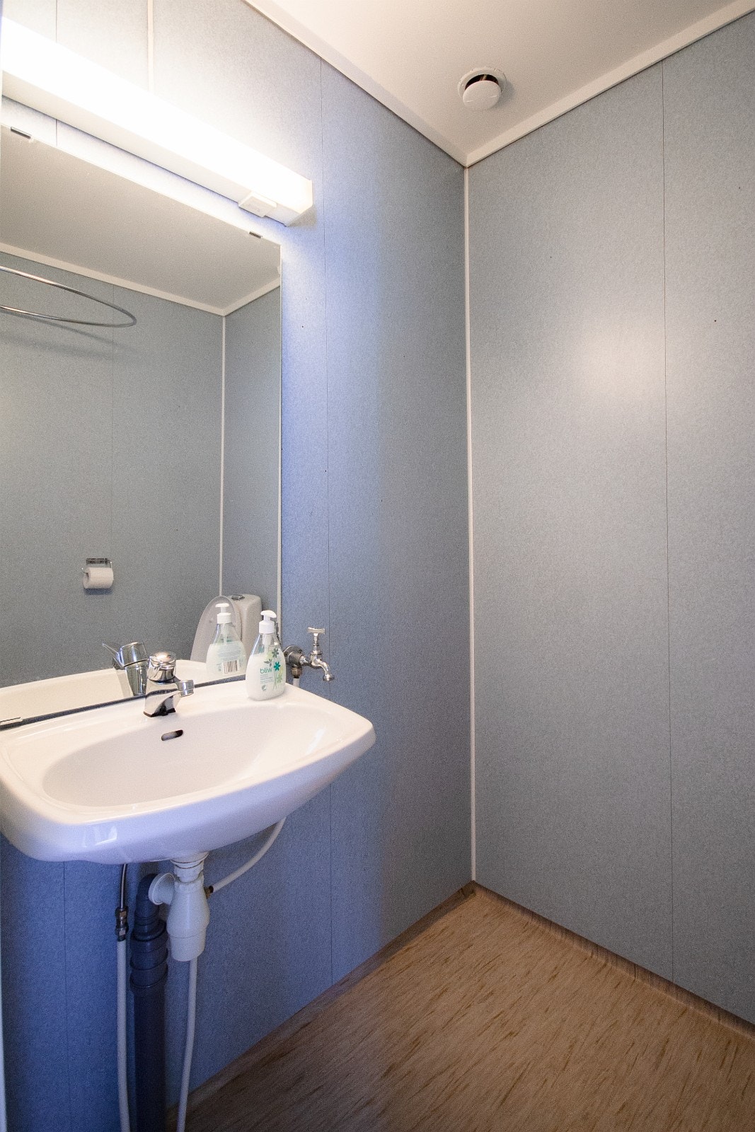 Bad med opplegg for vaskemaskin Galleribilde