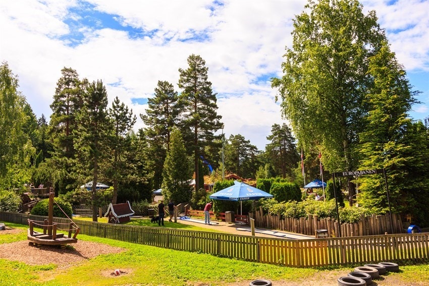 Kun en kort kjøretur fra boligen byr Ekberg på gøye aktiviteter for de minste. Her finnes både café, minigolf, rideskole og store friarealer. Galleribilde