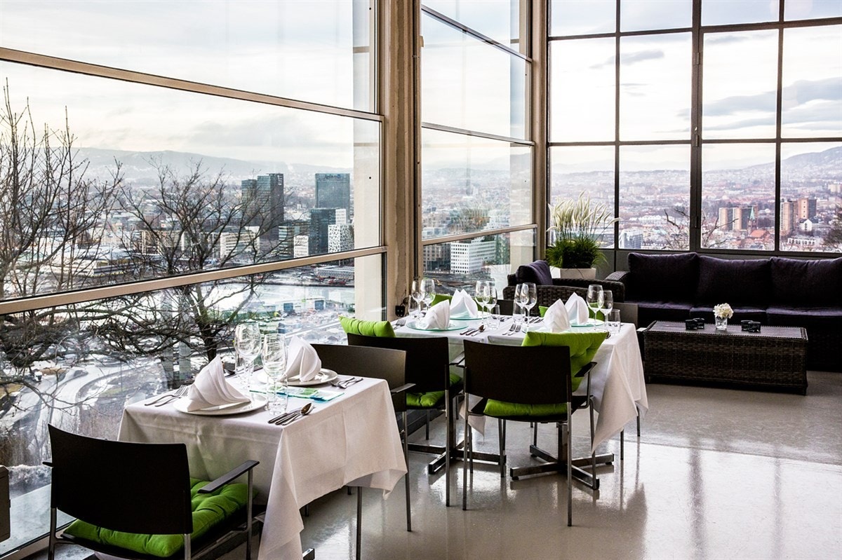 Ekebergrestauranten byr på de herligste retter over en av byens fineste utsikter. Galleribilde