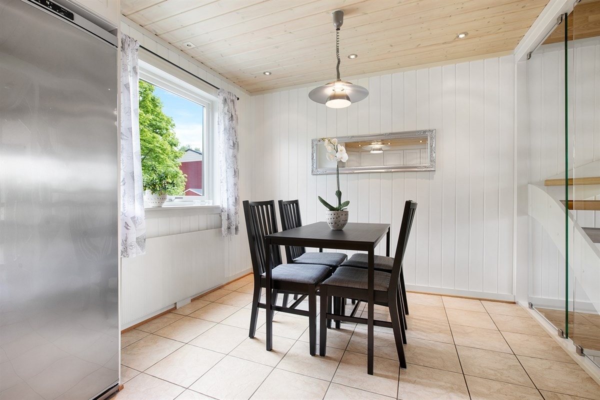 God plass til en trivelig spisekrok. Nyt et bedre måltid i godt selskap. Galleribilde