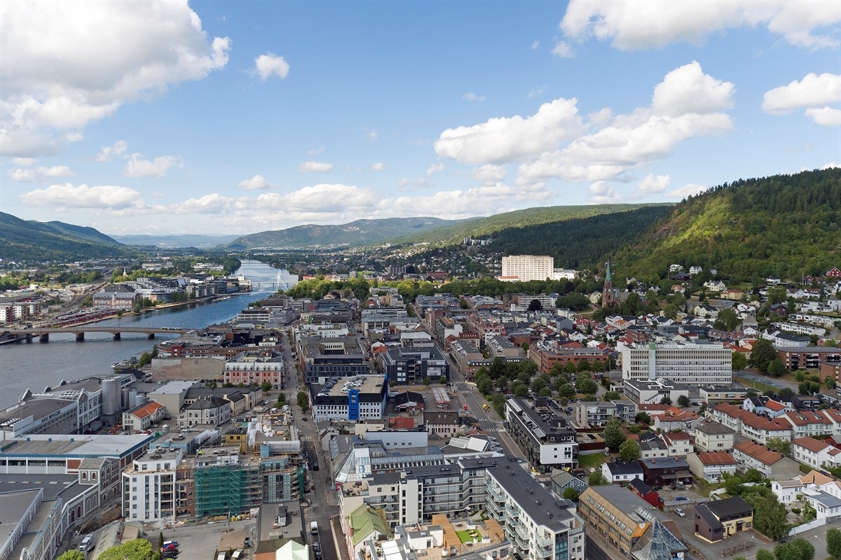 Dronefoto over Drammen. Galleribilde