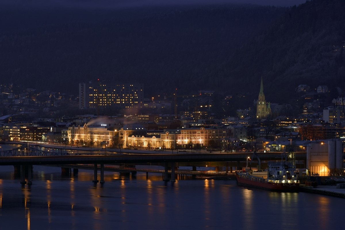 Kveldsfoto over Bragernes Galleribilde