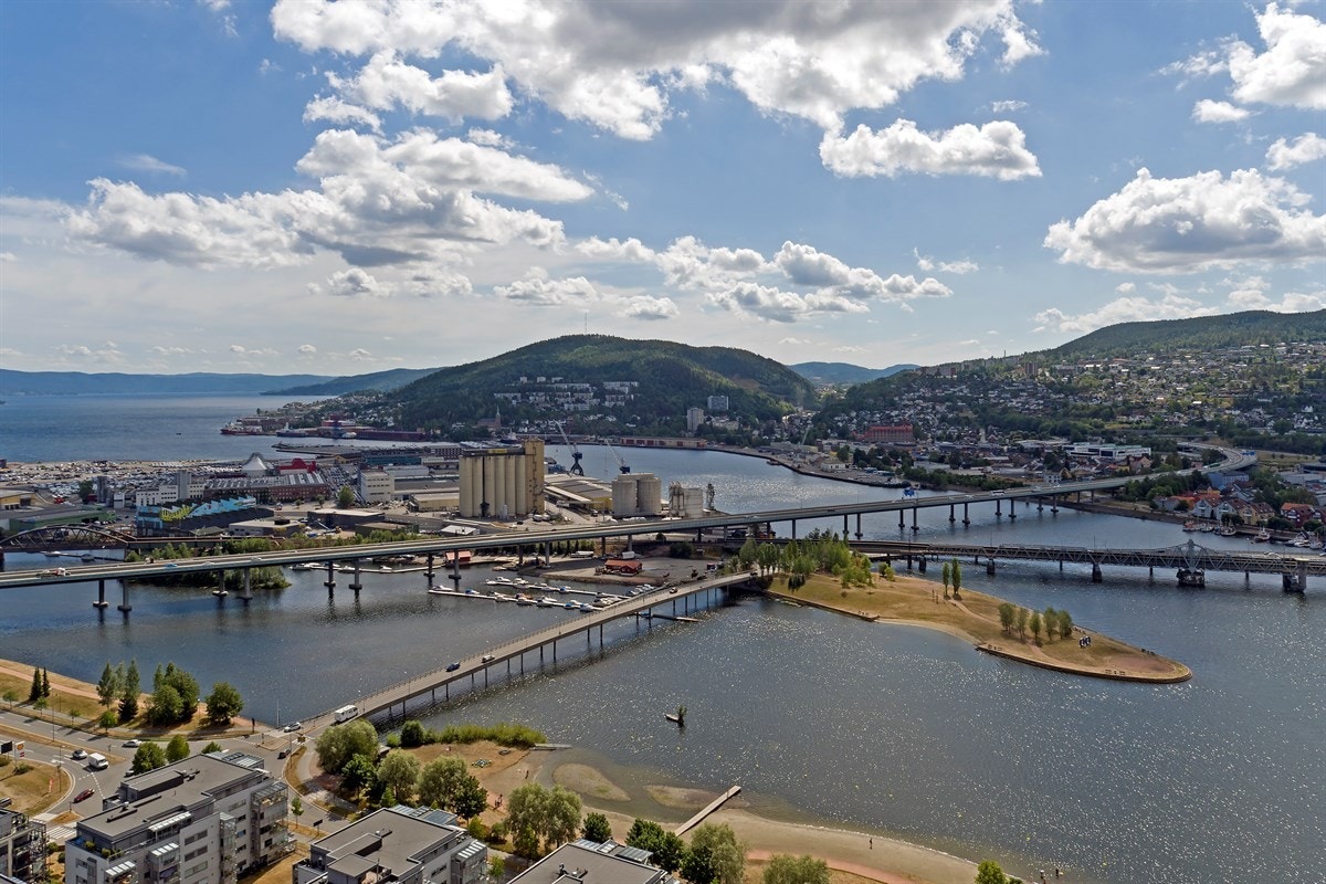 Dronefoto over Drammen. Galleribilde