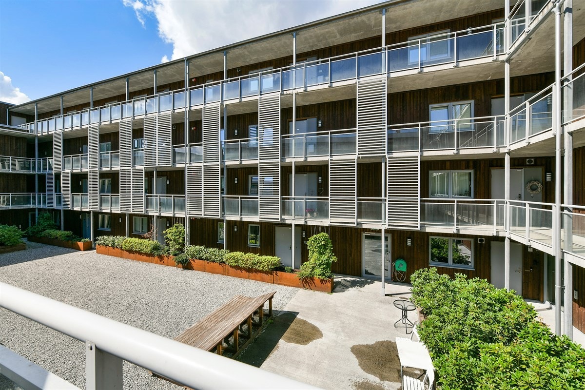 Fra terrassen ved spiseplassen og kjøkkenet. Galleribilde