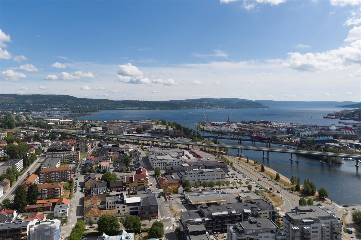 Dronefoto over Drammen. Galleribilde
