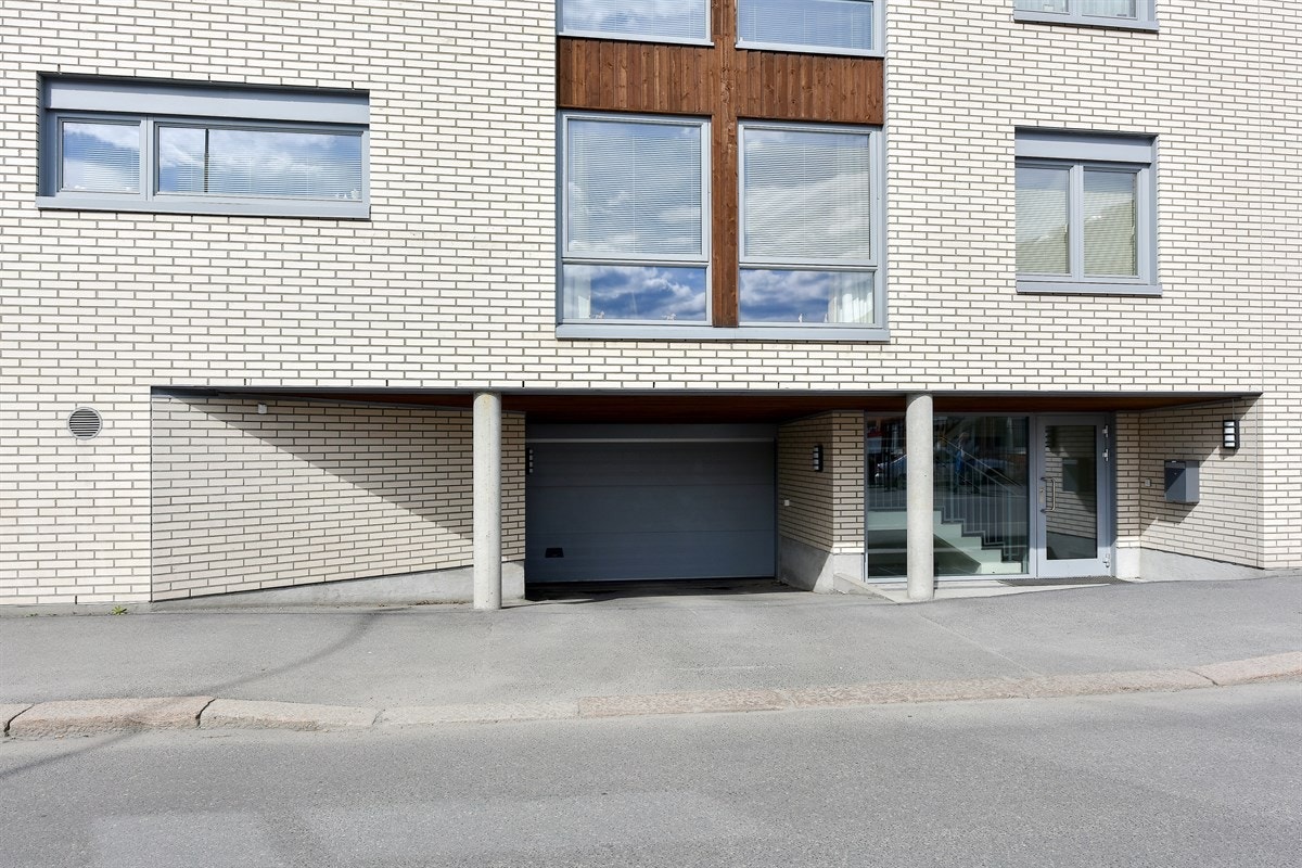 innkjøring til parkeringsanlegg. Galleribilde