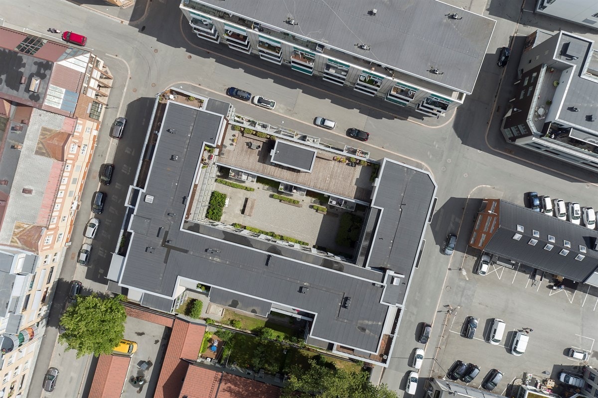 Området gir mulighet for offentlig kommunikasjon via buss og tog. Galleribilde