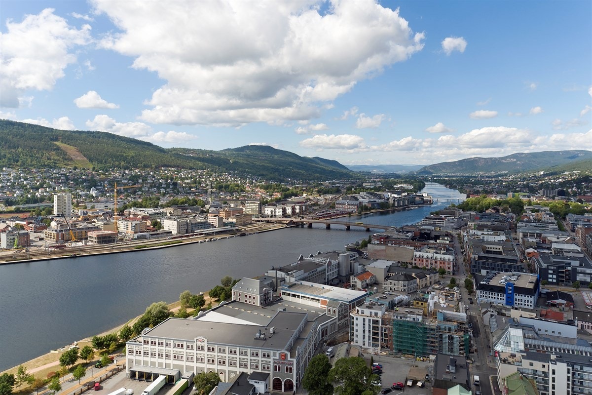 Dronefoto over Drammen. Galleribilde