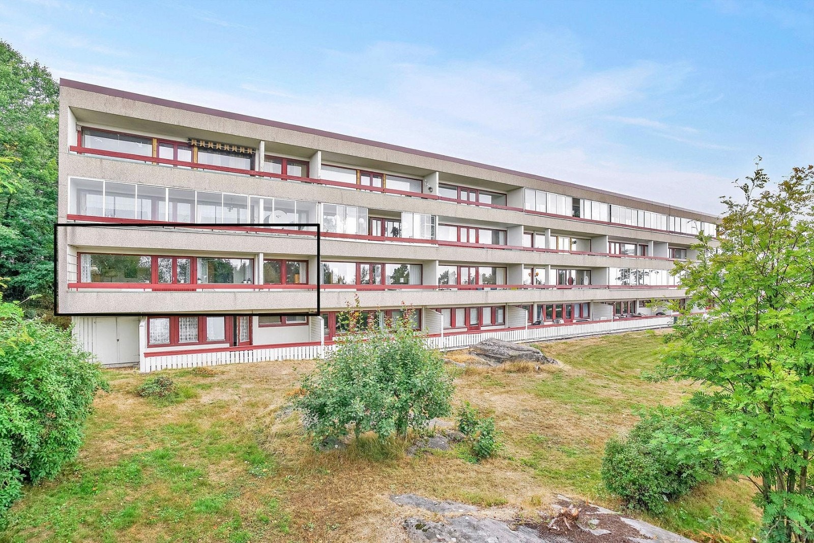 Velkommen til denne hjørneleiligheten med stort potensiale i Slettheiveien 59 A! Galleribilde