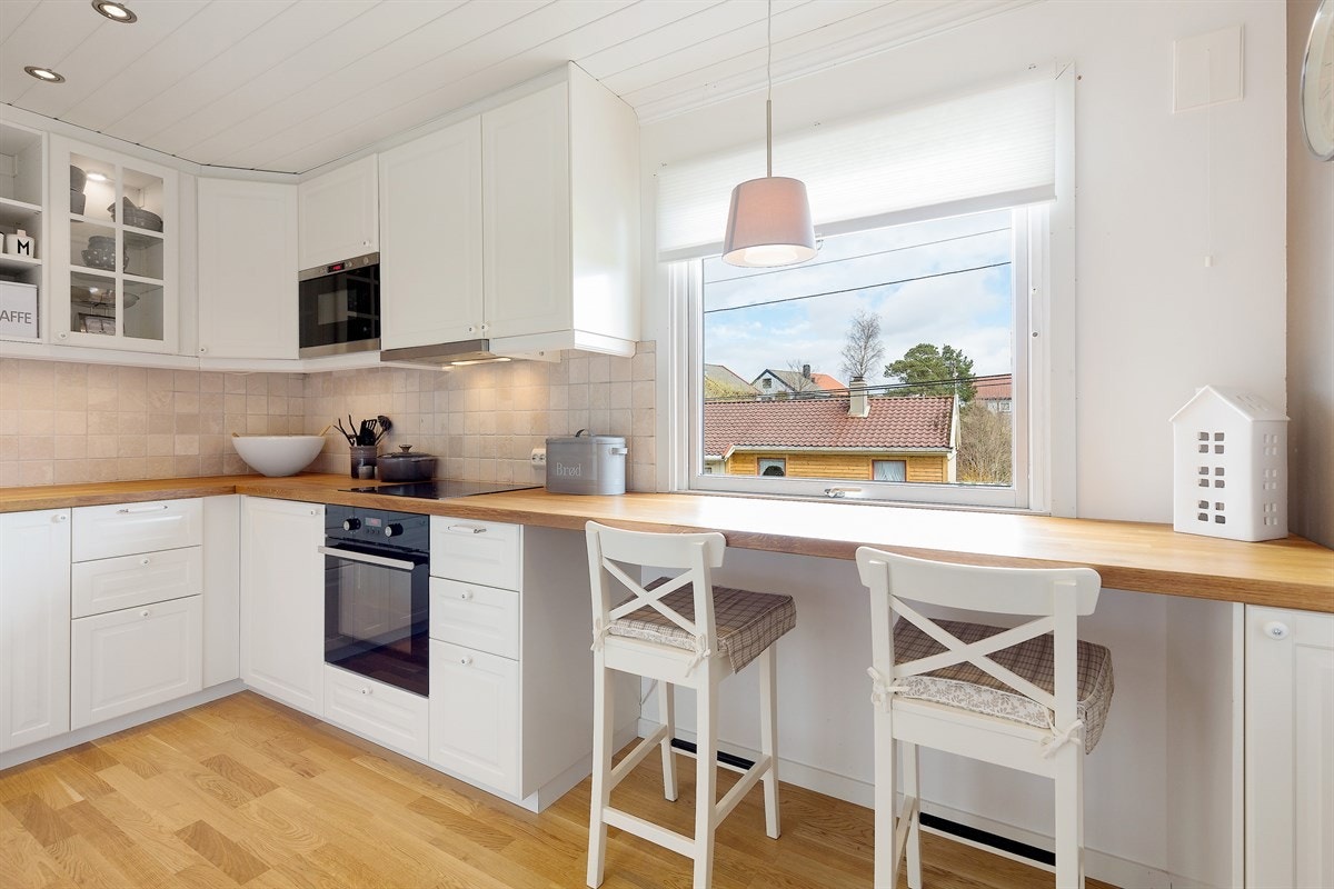 Hvitevarene på kjøkkenet følger med i handelen. Galleribilde