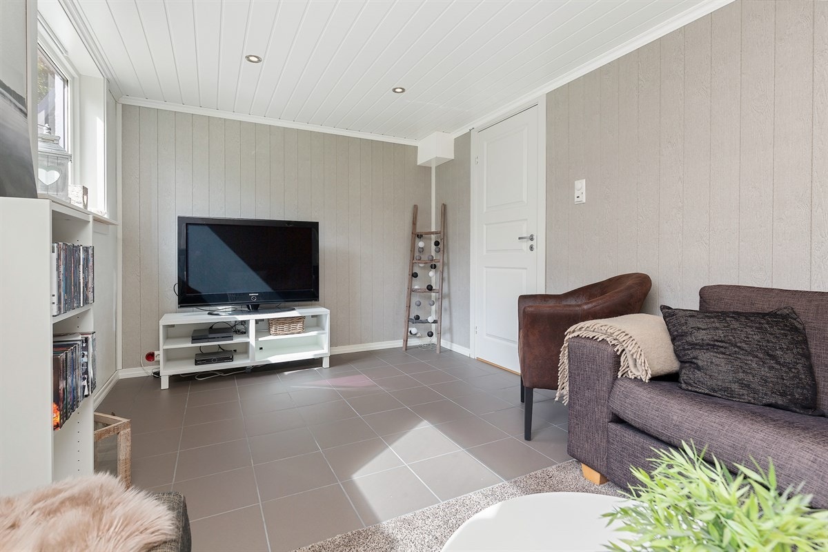 ...hvor det er innredet en kjellerstue. Galleribilde