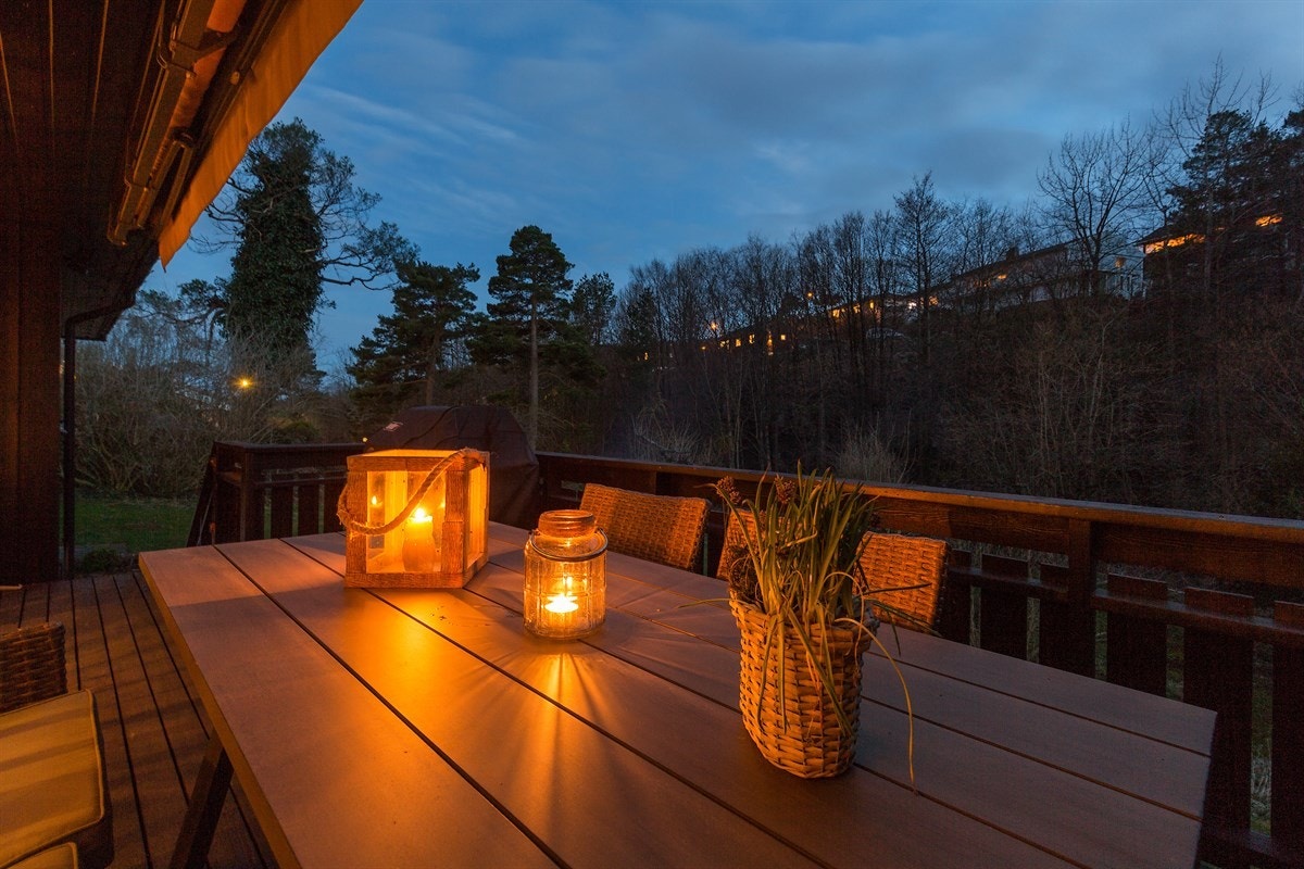 Kveldsidyll på verandaen . . . Galleribilde