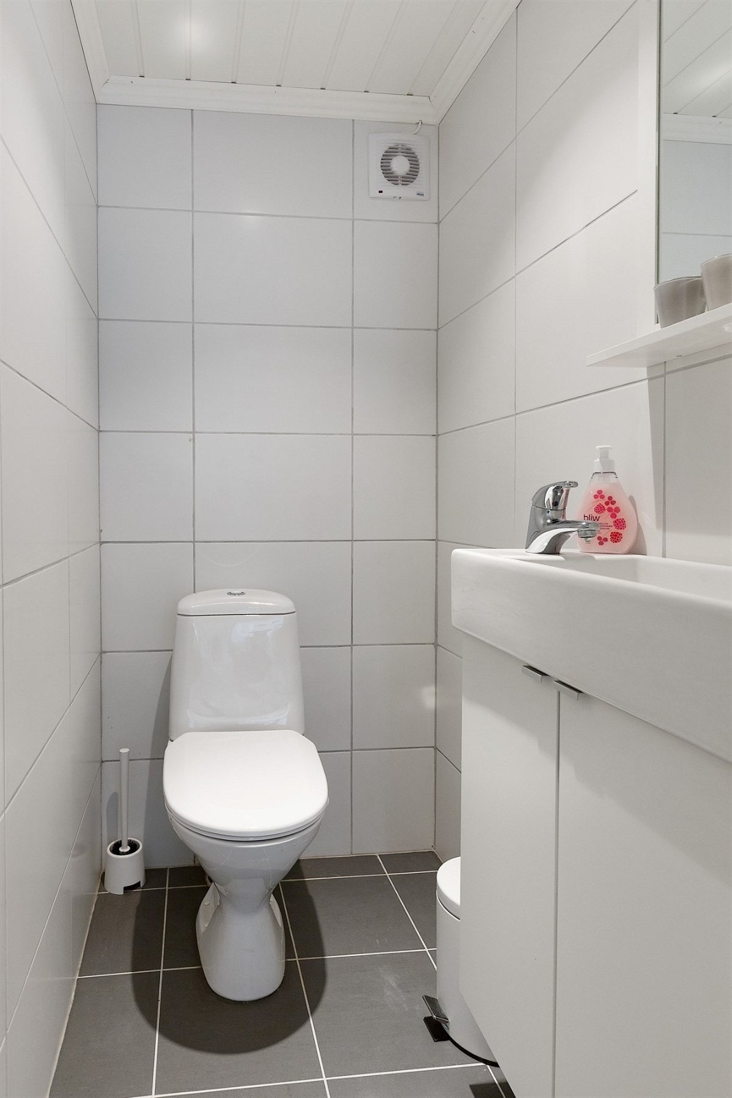 Eget WC i denne etasjen, varmekabler. Galleribilde