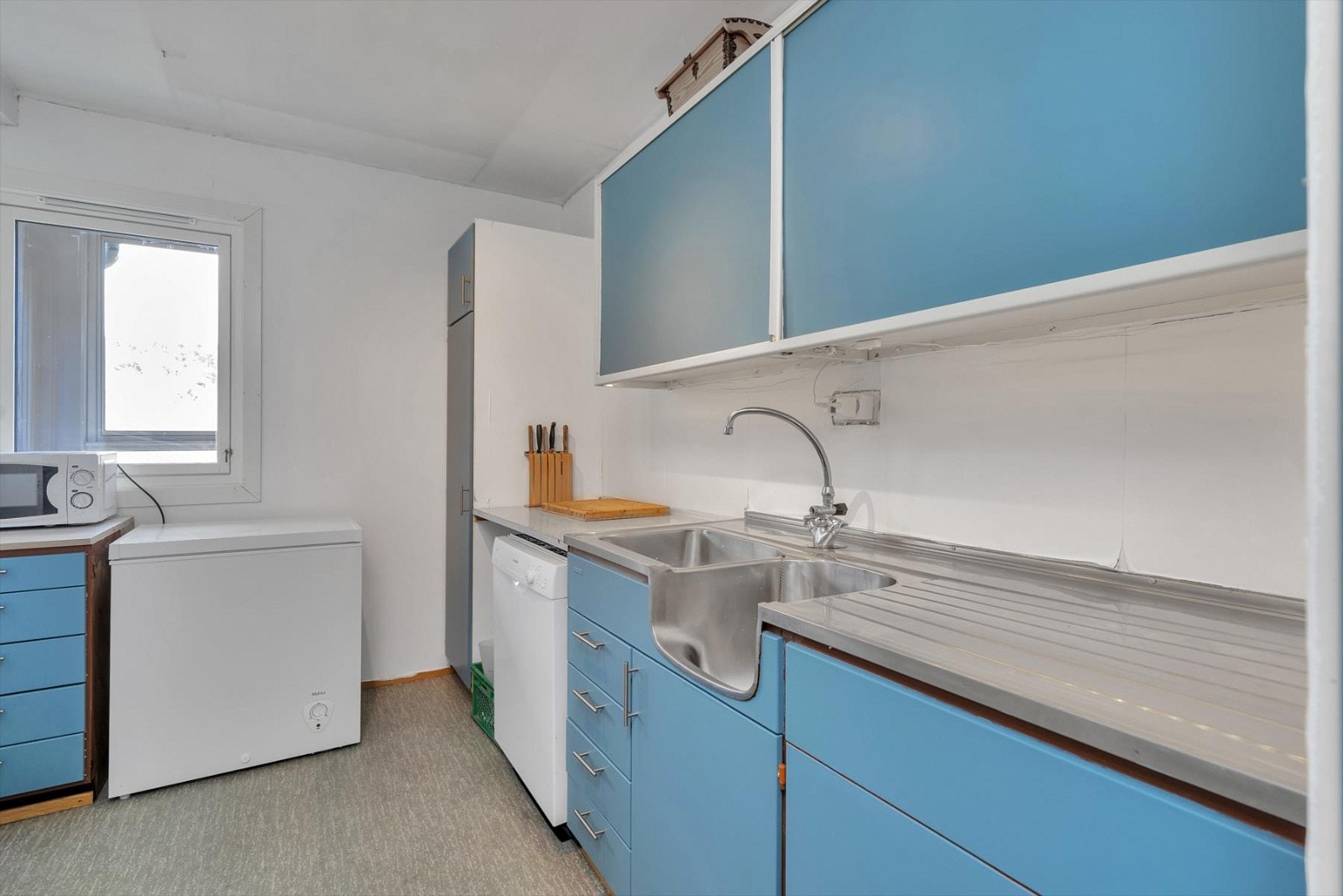 God skap- og benkplass. Galleribilde