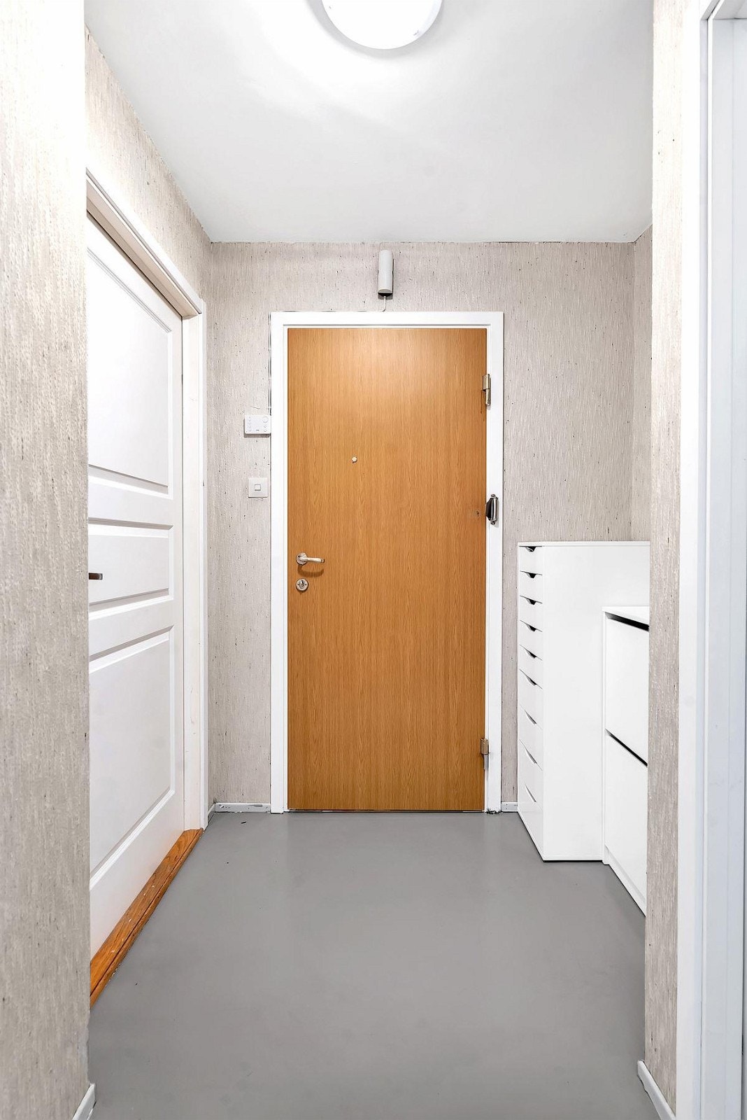 Entrè med plass til yttertøy og sko. Galleribilde