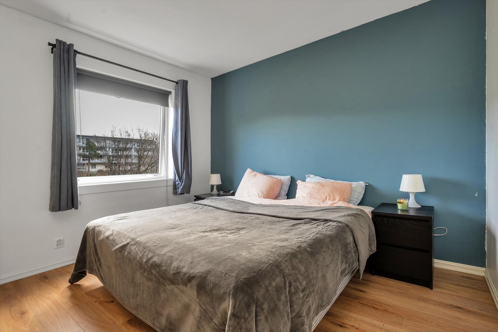 Hovedsoverom med god senge- og skapplass. Galleribilde