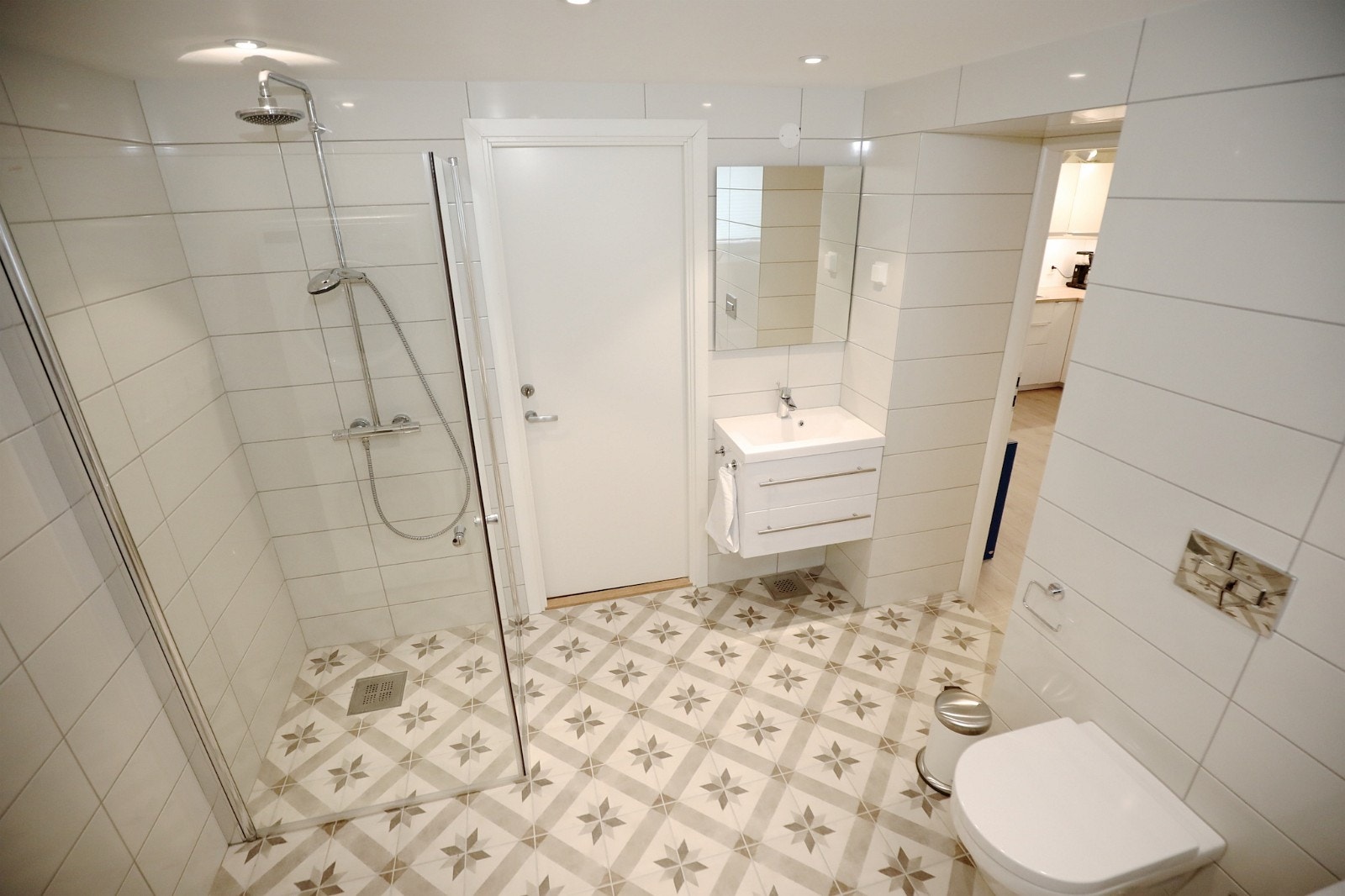 90 cm x 90 cm dusjhjørne. Galleribilde