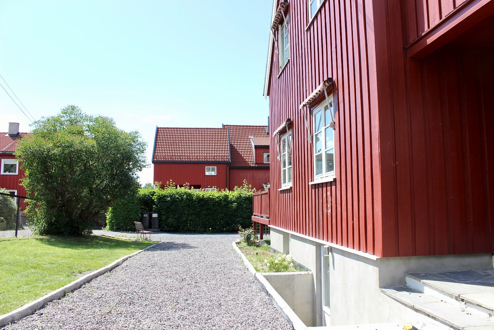 Egen inngang. Nytt gjerde er nå på plass. Galleribilde