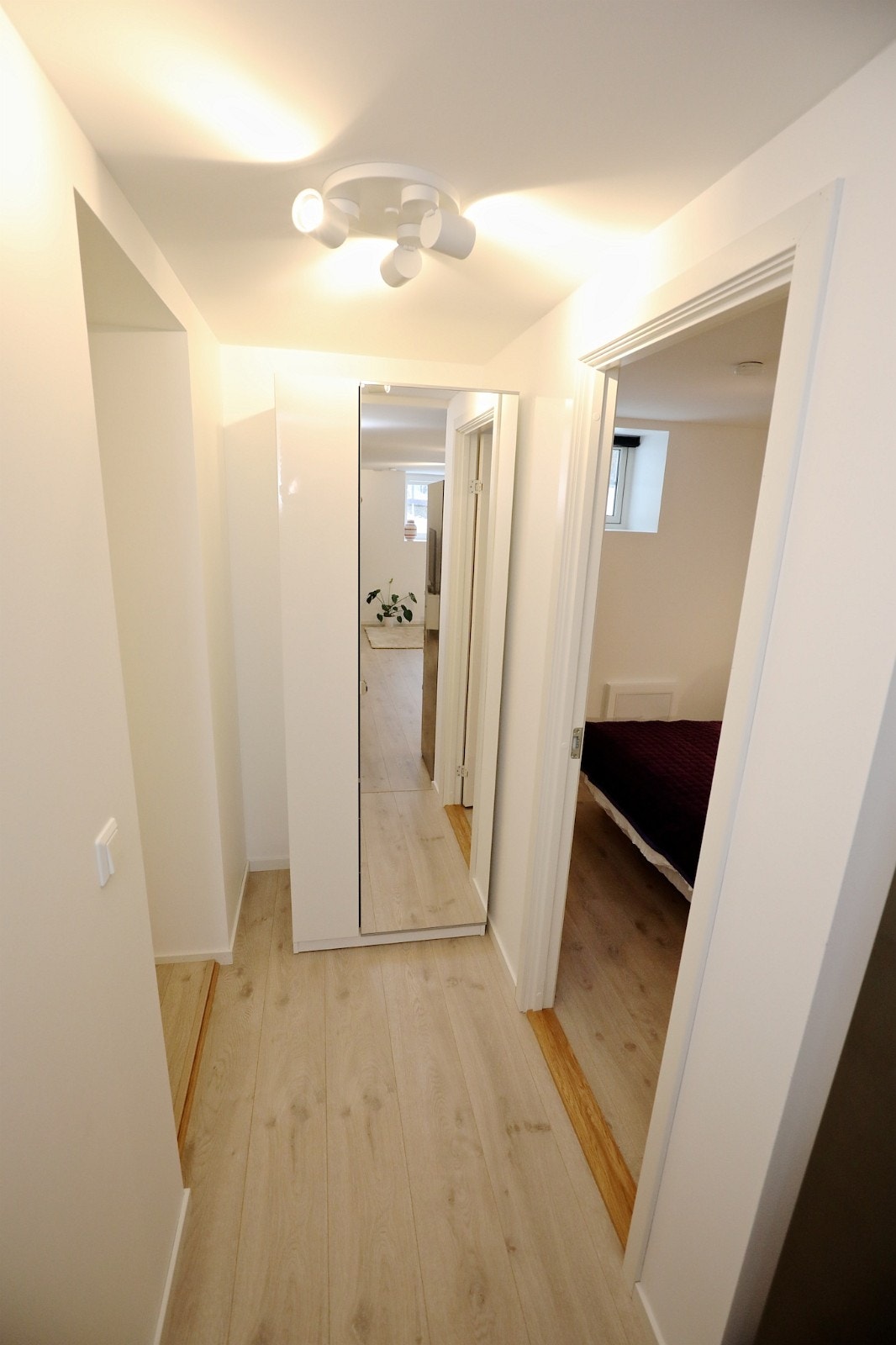 Indre gang med garderobeskap Galleribilde