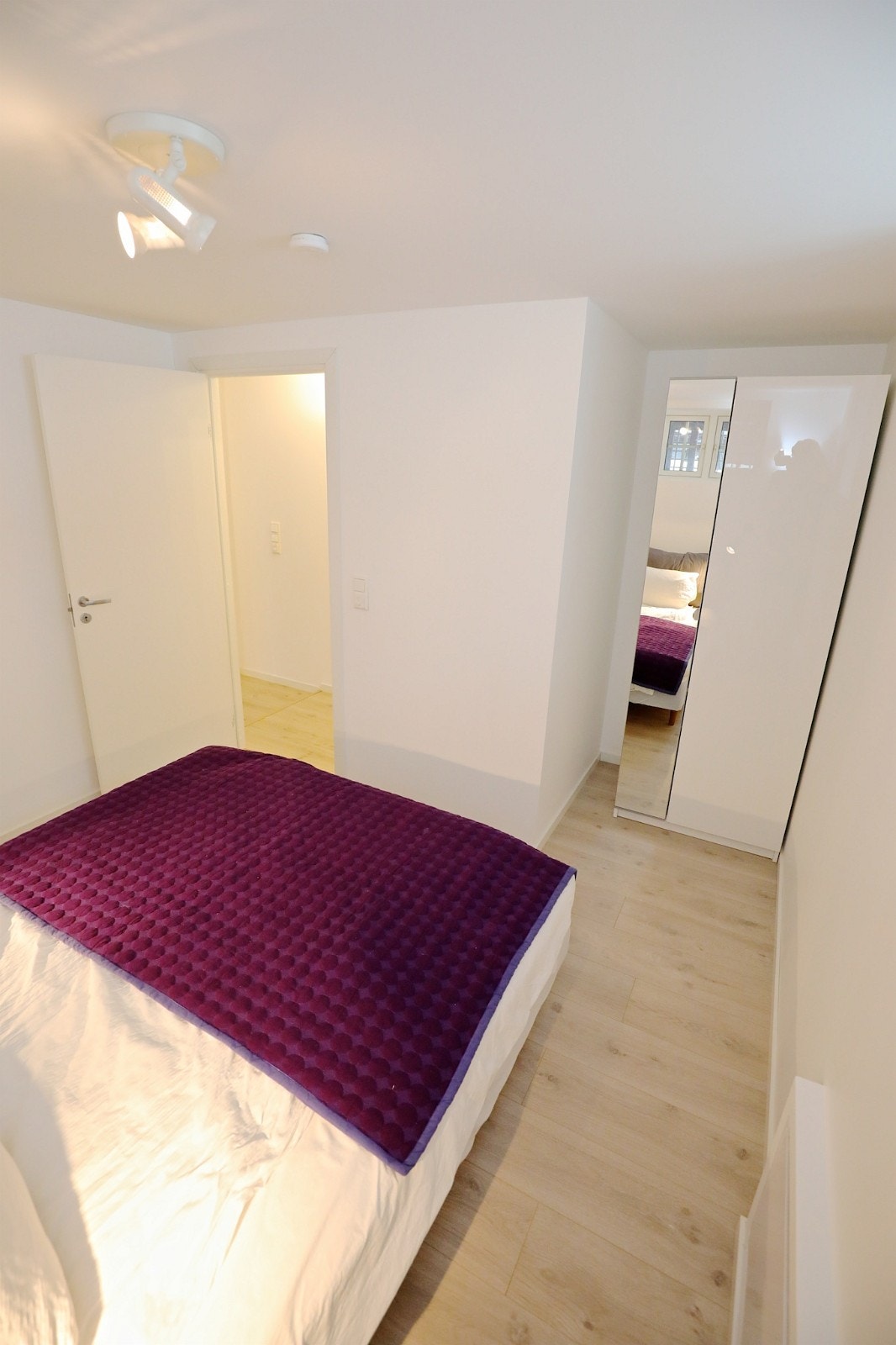 Garderobeskap på soverommet, Galleribilde